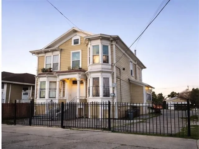 874 Isabella St, Oakland, California 94607 home-pic-1