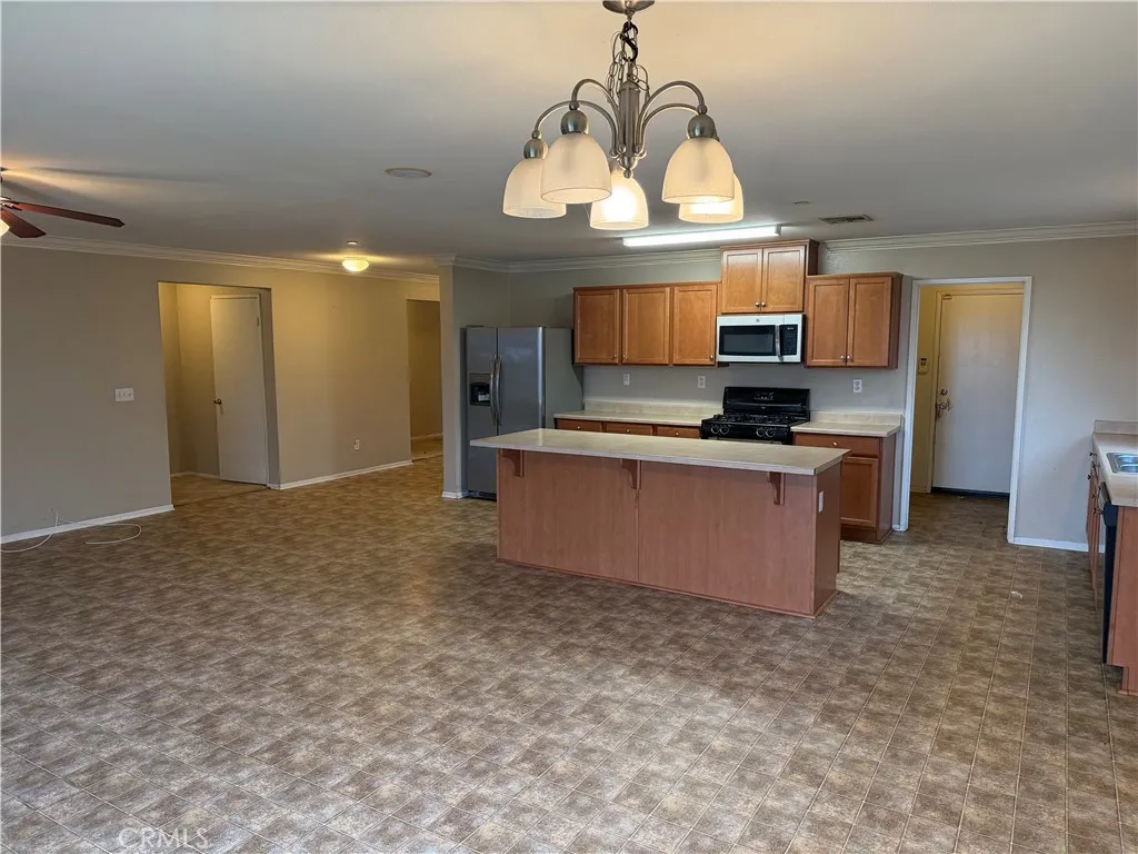 921 Yukon, San Jacinto, California 92582 home-pic-7