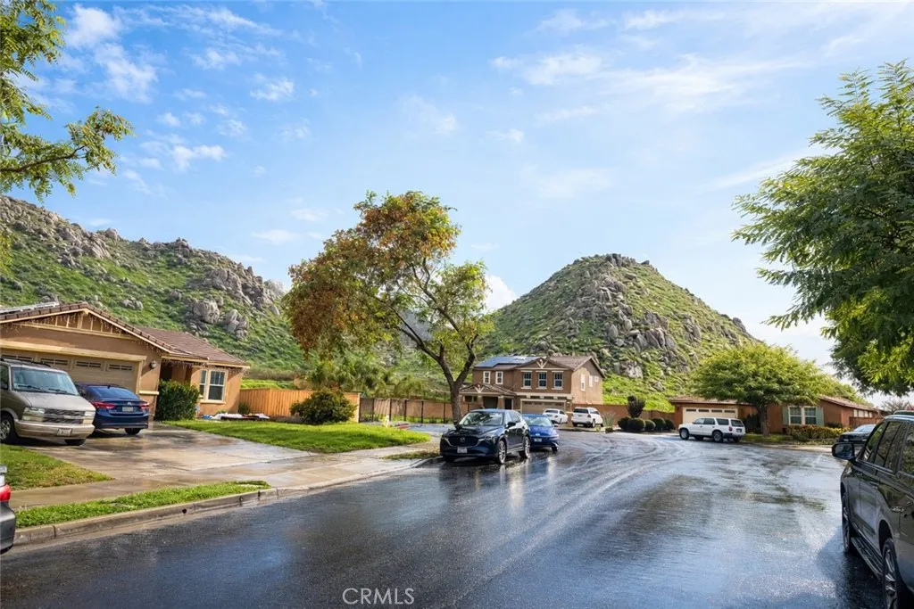 921 Yukon, San Jacinto, California 92582 home-pic-1