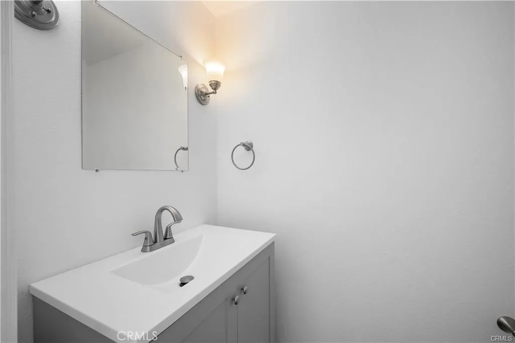 11954 Mayfield Avenue 3, Los Angeles, California 90049 home-pic-15