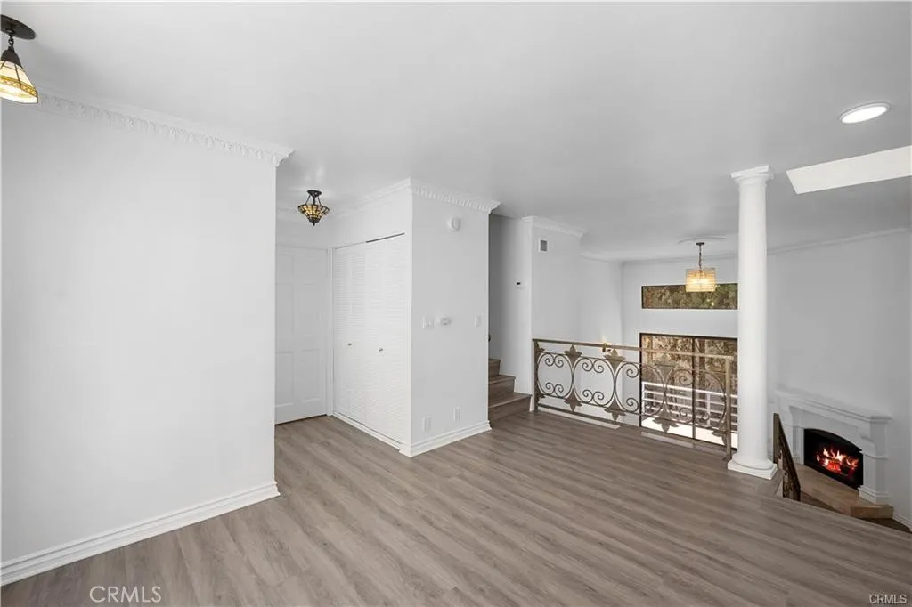 11954 Mayfield Avenue 3, Los Angeles, California 90049 home-pic-12