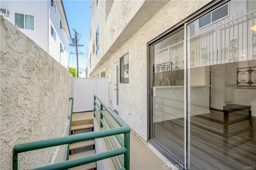 11954 Mayfield Avenue 3, Los Angeles, California 90049 home-pic-23