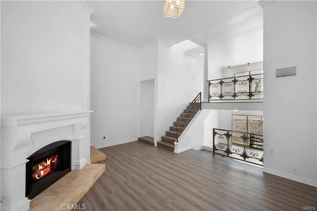 11954 Mayfield Avenue 3, Los Angeles, California 90049 home-pic-4