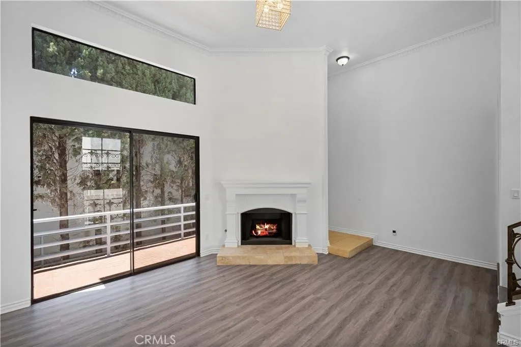 11954 Mayfield Avenue 3, Los Angeles, California 90049 home-pic-3
