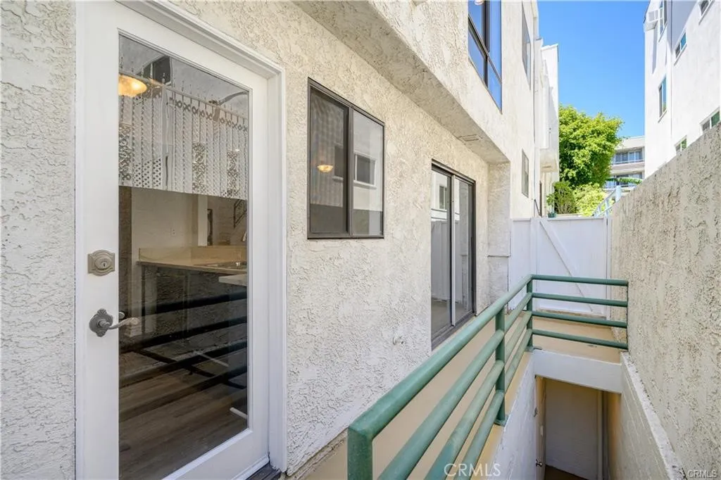 11954 Mayfield Avenue 3, Los Angeles, California 90049 home-pic-24