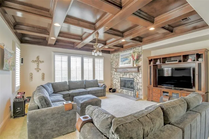 Family Room attached to Kitchen area!
