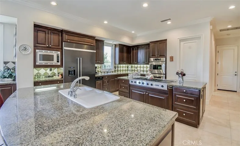 Expansive Chef's Kitchen!