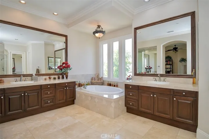 Double vanities with soaking tub!