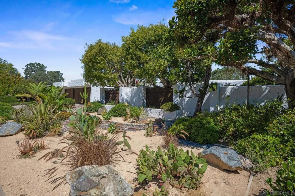 1640 El Paso Real, La Jolla, California 92037 home-pic-4