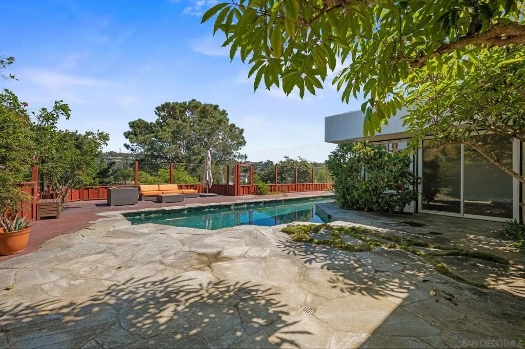 1640 El Paso Real, La Jolla, California 92037 home-pic-23