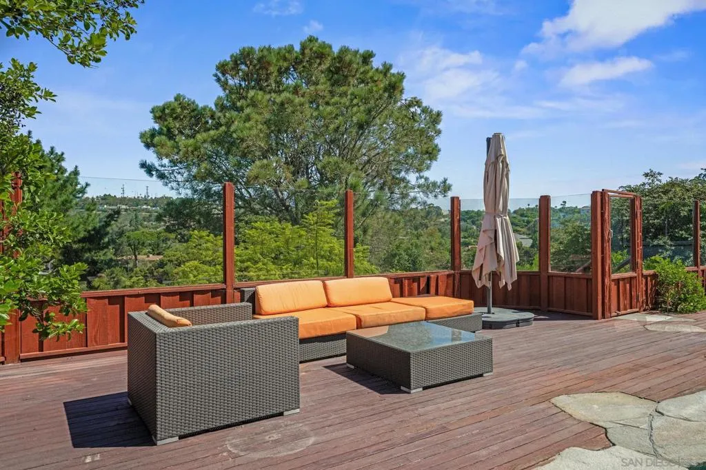 1640 El Paso Real, La Jolla, California 92037 home-pic-24