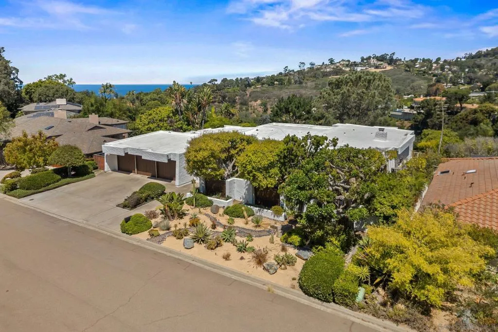 1640 El Paso Real, La Jolla, California 92037 home-pic-2