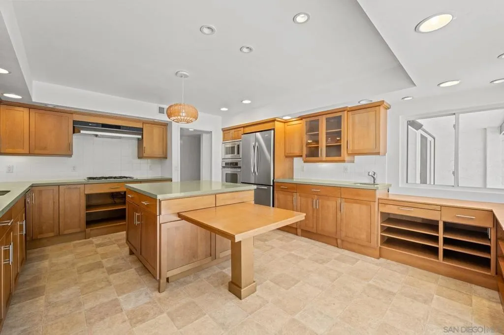 1640 El Paso Real, La Jolla, California 92037 home-pic-12