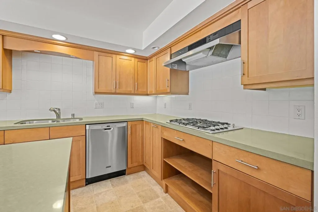 1640 El Paso Real, La Jolla, California 92037 home-pic-14