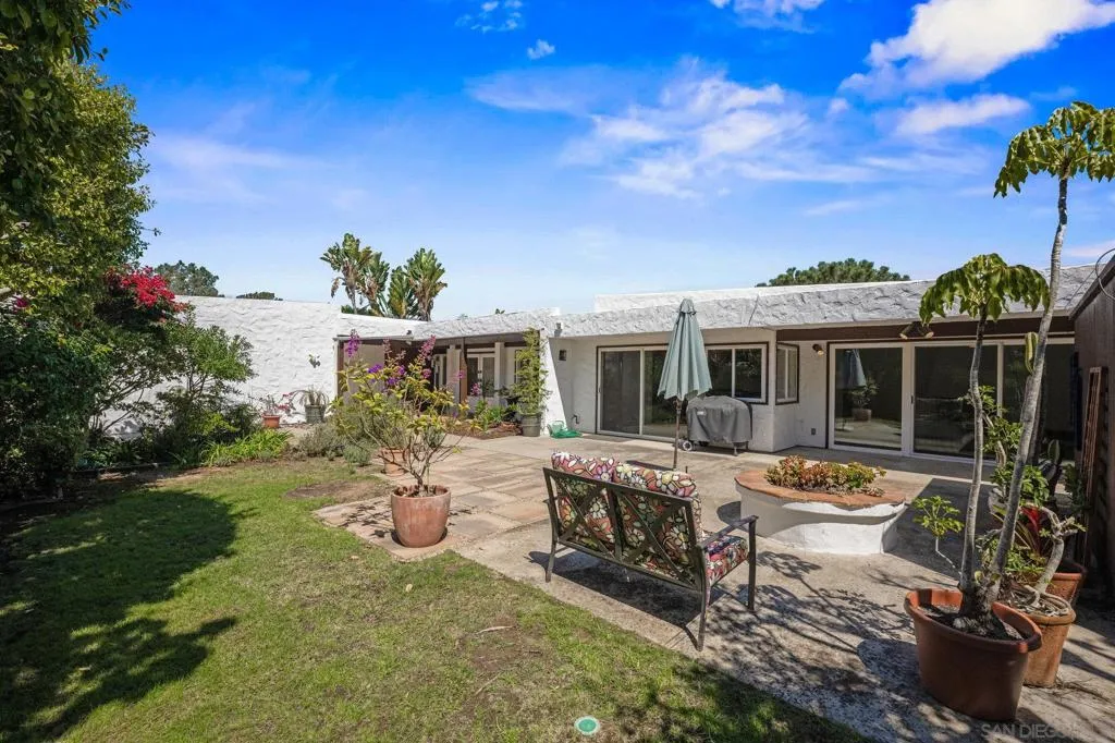 1640 El Paso Real, La Jolla, California 92037 home-pic-11
