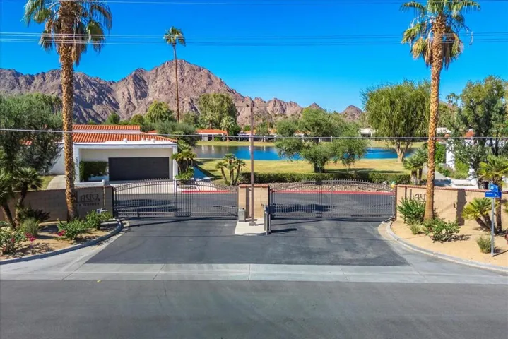 Entrance to Lago La Quinta