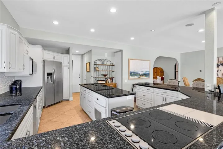 Expansive Gorgeous Kitchen