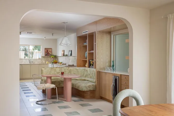 DINING ROOM/BANQUETTE