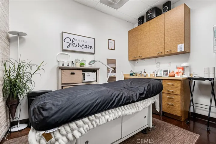 27871 Smyth, Valencia, California 91355