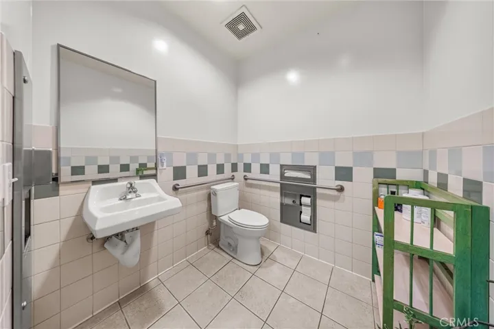 27871 Smyth, Valencia, California 91355