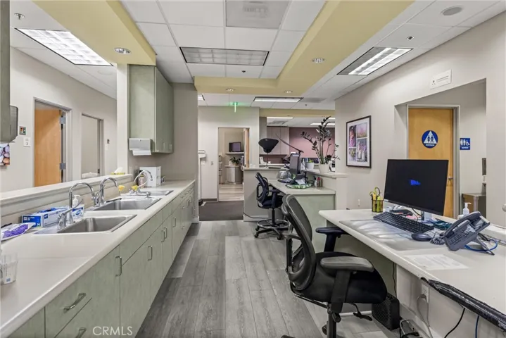 27871 Smyth, Valencia, California 91355