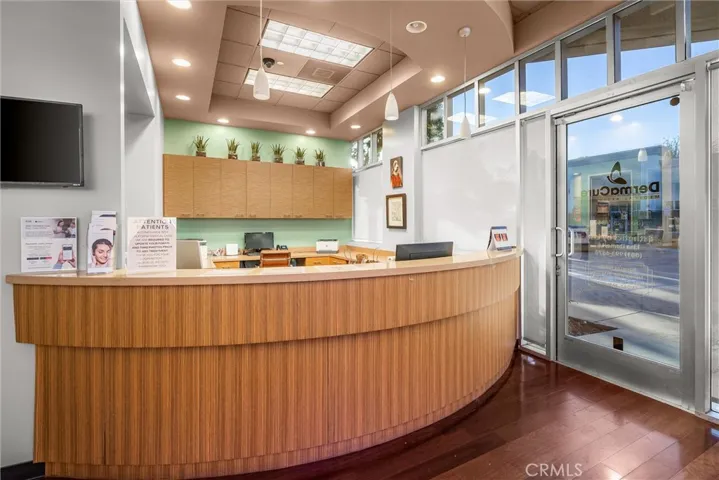 27871 Smyth, Valencia, California 91355