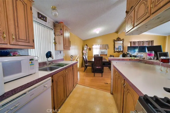 23450 Newhall Spc 34, Newhall, California 91321