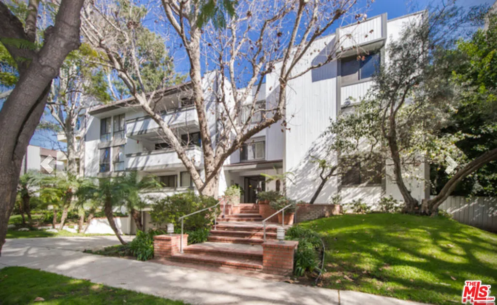 406 N Oakhurst Drive 204, Beverly Hills, California 90210 home-pic-13