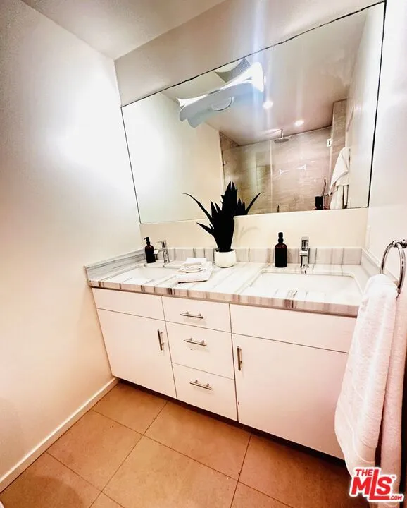 406 N Oakhurst Drive 204, Beverly Hills, California 90210 home-pic-11
