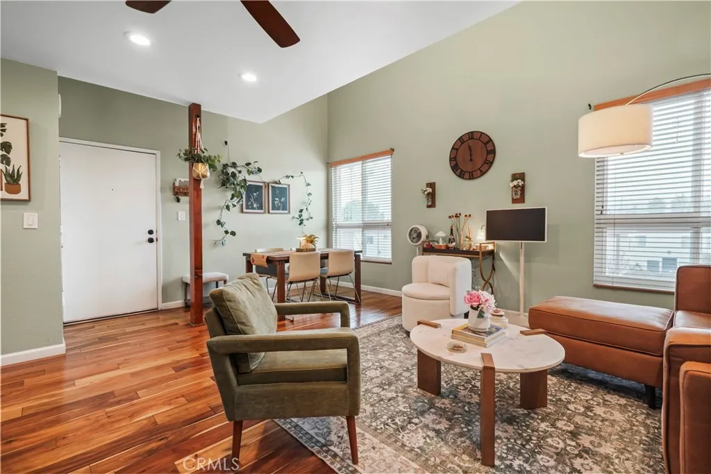 6151 Reseda Boulevard 8, Tarzana, California 91335 home-pic-6