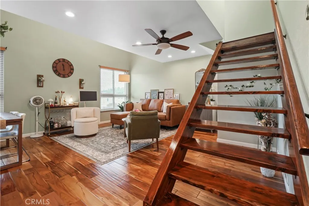 6151 Reseda Boulevard 8, Tarzana, California 91335 home-pic-3