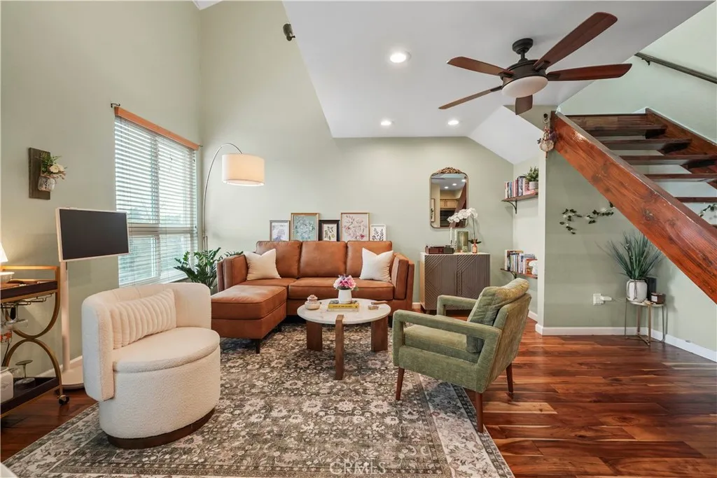 6151 Reseda Boulevard 8, Tarzana, California 91335 home-pic-2