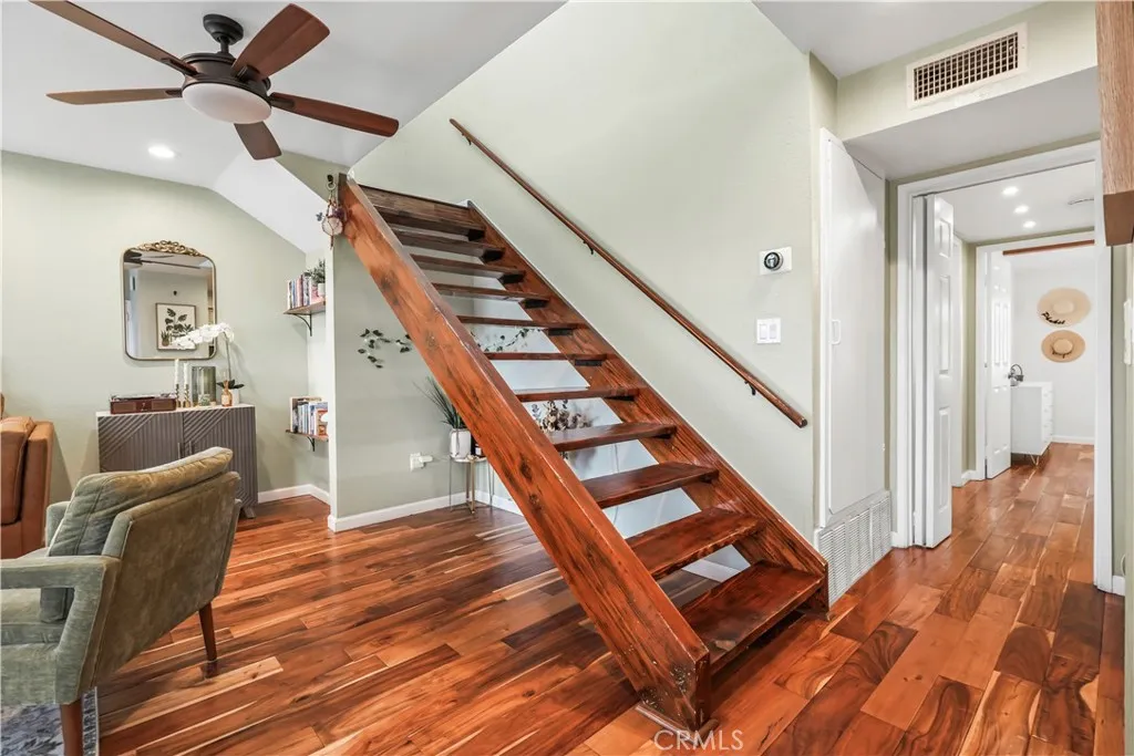 6151 Reseda Boulevard 8, Tarzana, California 91335 home-pic-8
