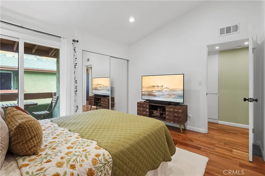 6151 Reseda Boulevard 8, Tarzana, California 91335 home-pic-17