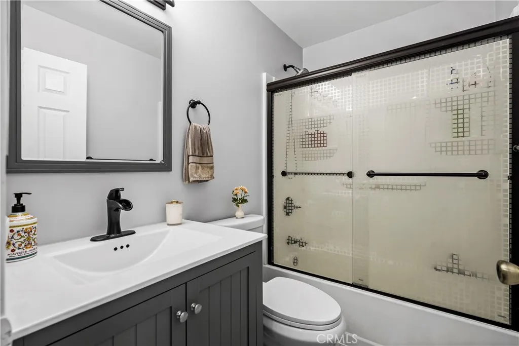 6151 Reseda Boulevard 8, Tarzana, California 91335 home-pic-22