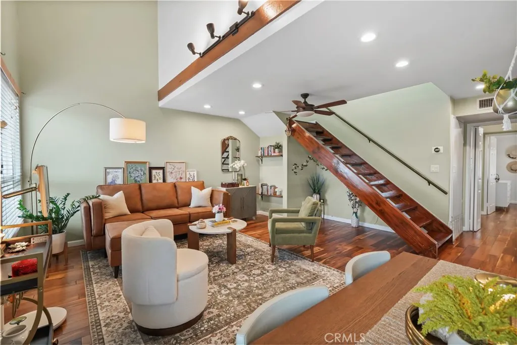 6151 Reseda Boulevard 8, Tarzana, California 91335 home-pic-1