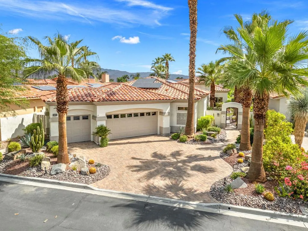 682 Elk Clover Circle, Palm Desert, California 92211 home-pic-1