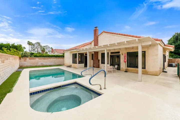 Pebble Finish Pool + Spa