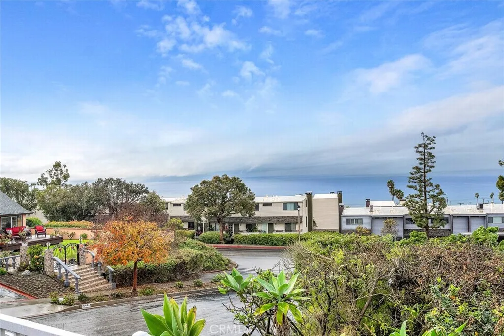 641 Via Los Miradores, Redondo Beach, California 90277 home-pic-3