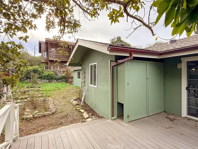 deck to lower yard with endless garden possibilities!!!