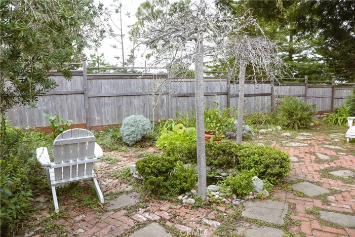 Front patio and sitting area