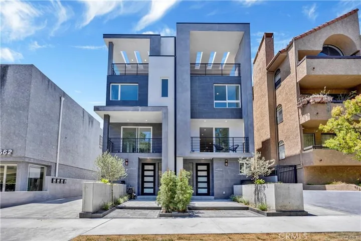 14570 1/2 Dickens Street, Sherman Oaks, California 91403