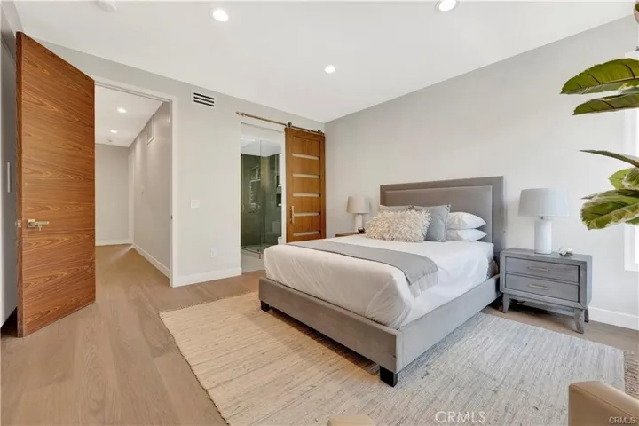 14570 1/2 Dickens Street, Sherman Oaks, California 91403
