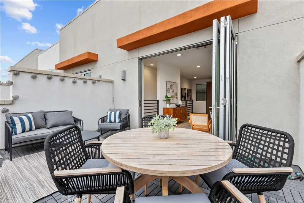 255 Elm, Long Beach, California 90802 home-pic-17