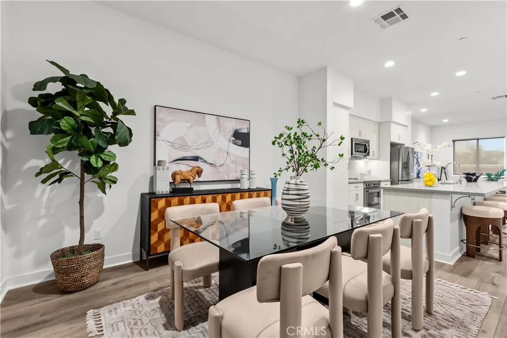 255 Elm, Long Beach, California 90802 home-pic-3