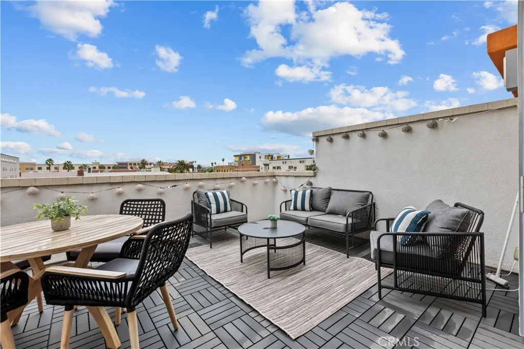 255 Elm, Long Beach, California 90802 home-pic-16