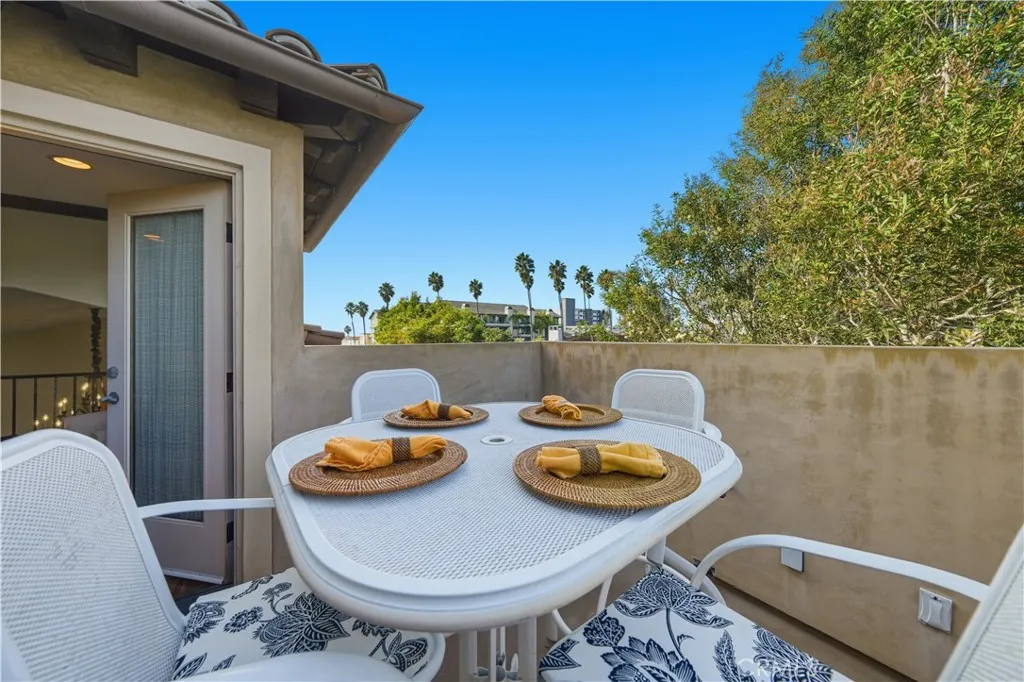 202 Avenue C, Redondo Beach, California 90277 home-pic-43