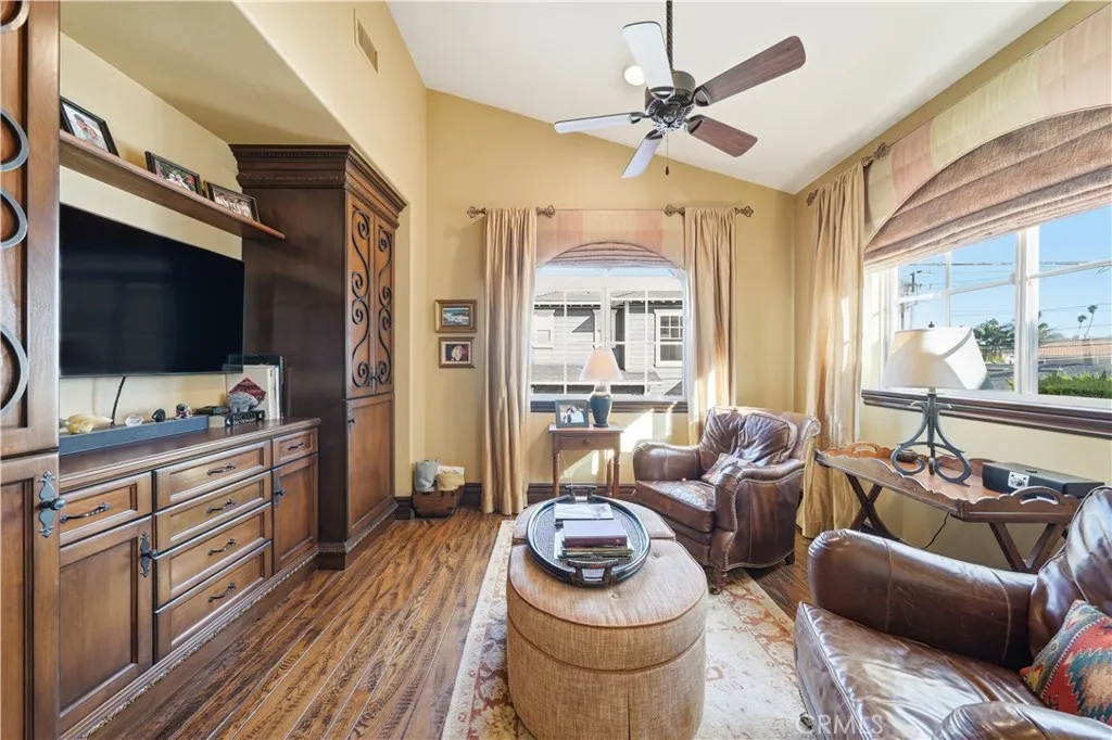 202 Avenue C, Redondo Beach, California 90277 home-pic-17