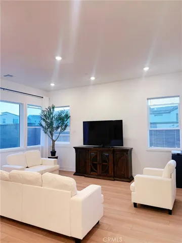 422 Clipper, Irvine, California 92618