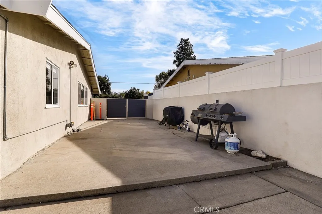 13345 Calcutta, Sylmar, California 91342 home-pic-29